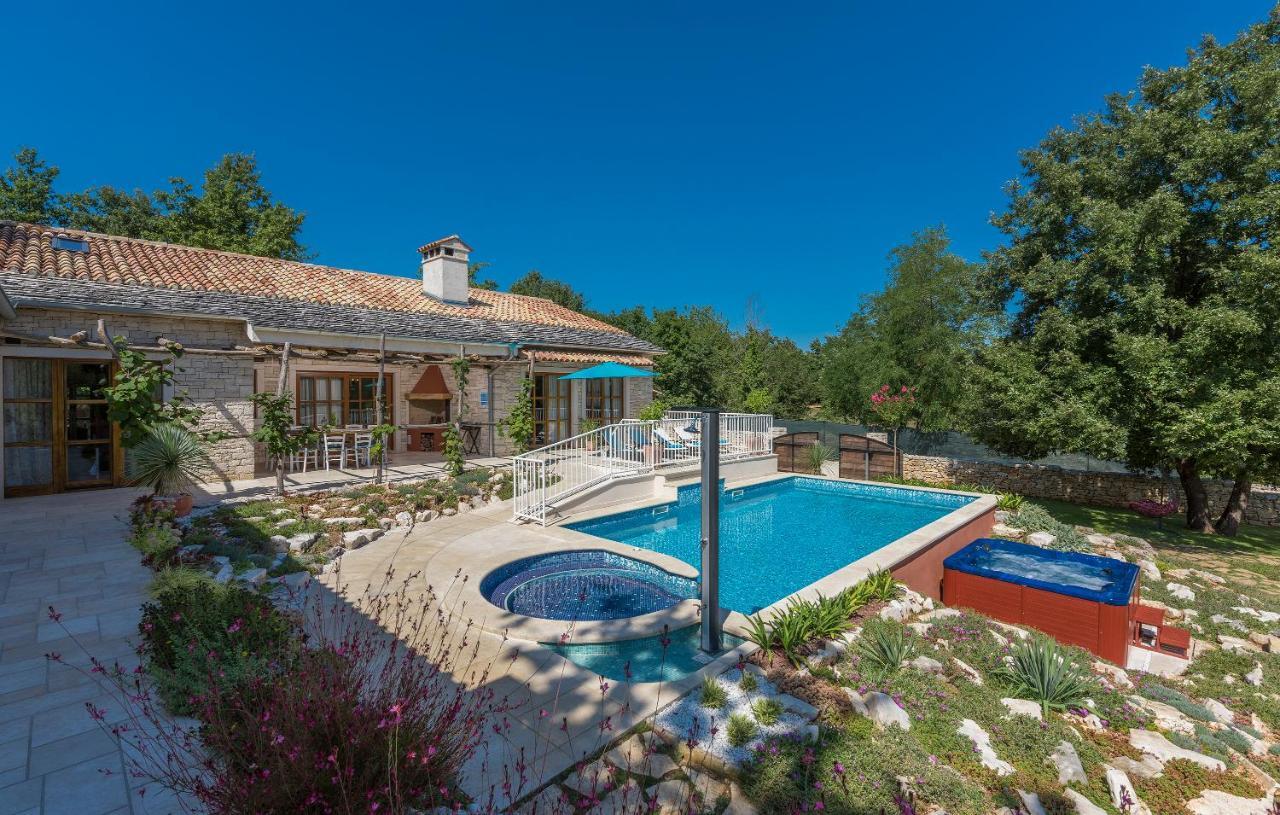Family Villa Lipica With Private Pool And Jacuzzi Pazin Exterior foto