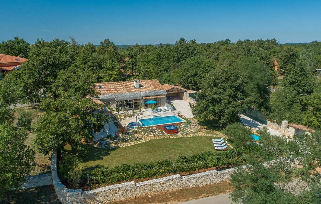 Family Villa Lipica With Private Pool And Jacuzzi Pazin Exterior foto