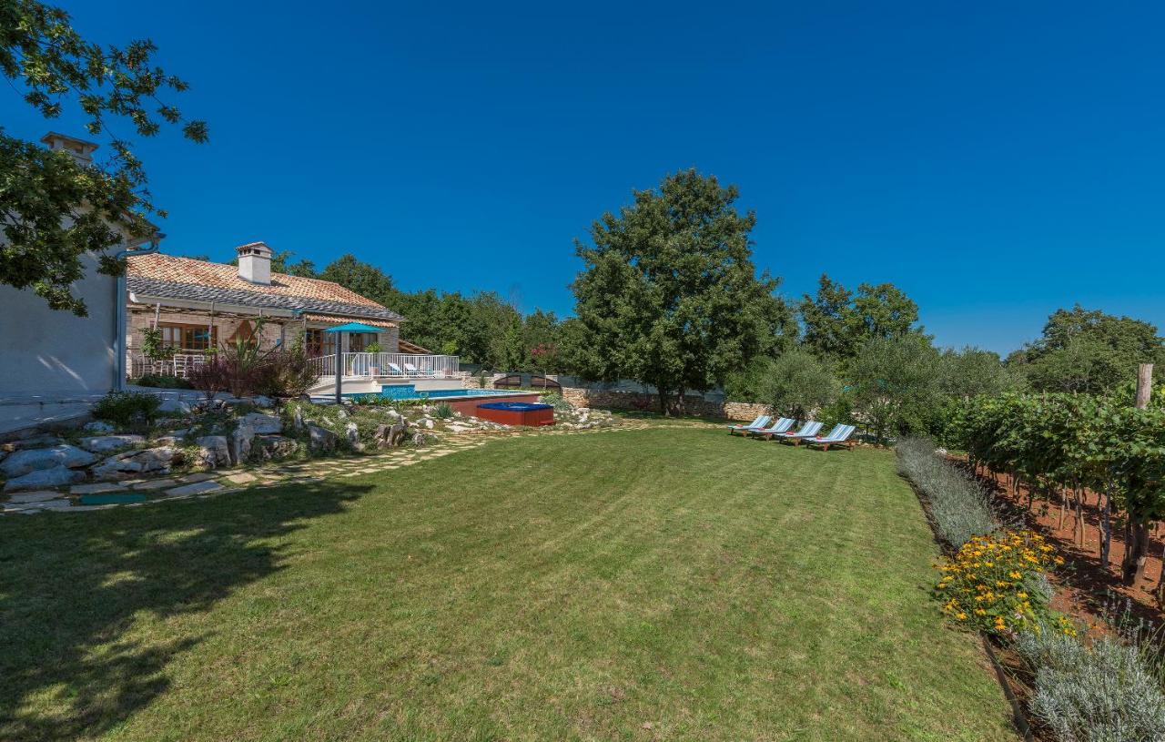 Family Villa Lipica With Private Pool And Jacuzzi Pazin Exterior foto