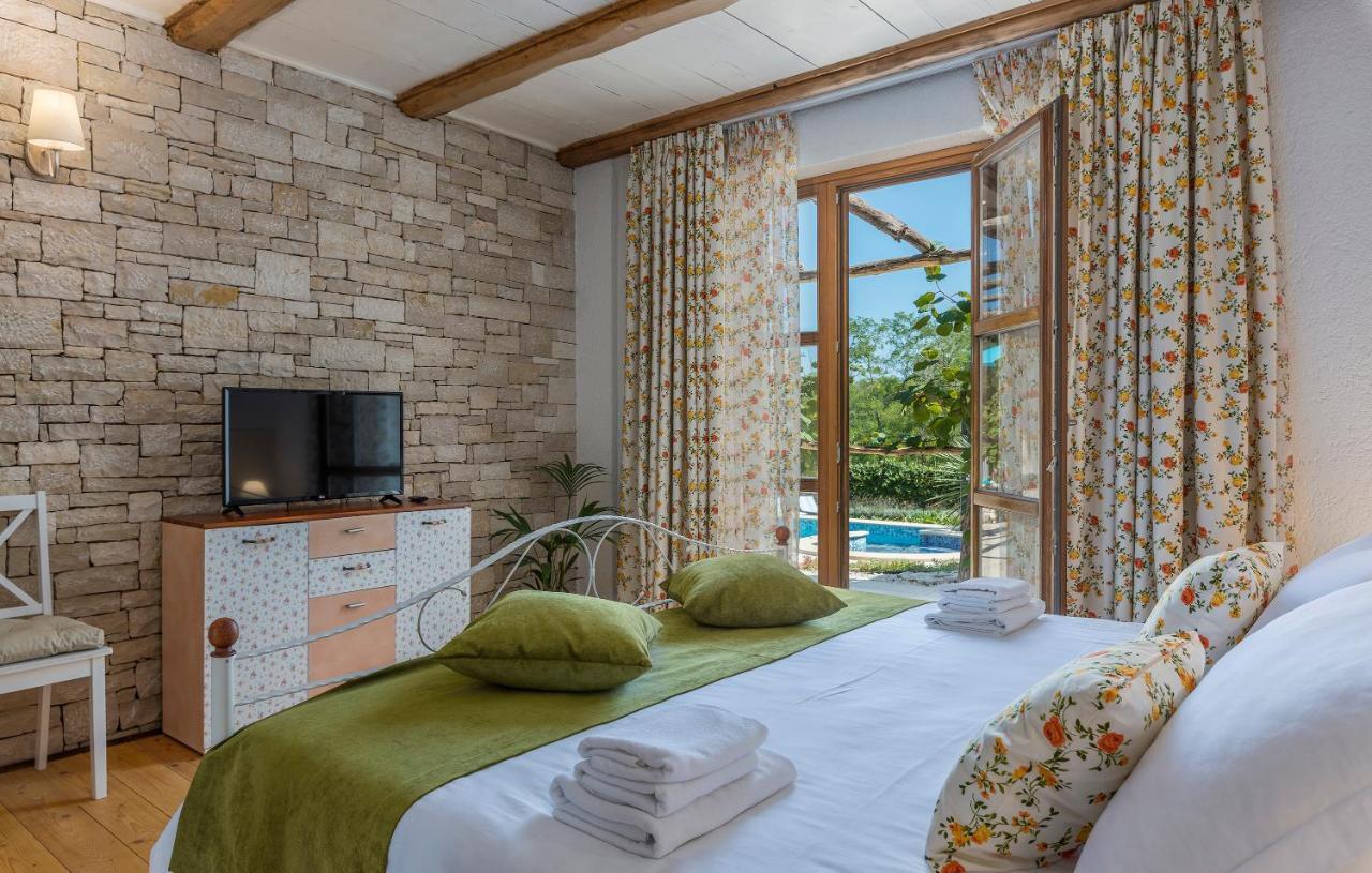 Family Villa Lipica With Private Pool And Jacuzzi Pazin Exterior foto